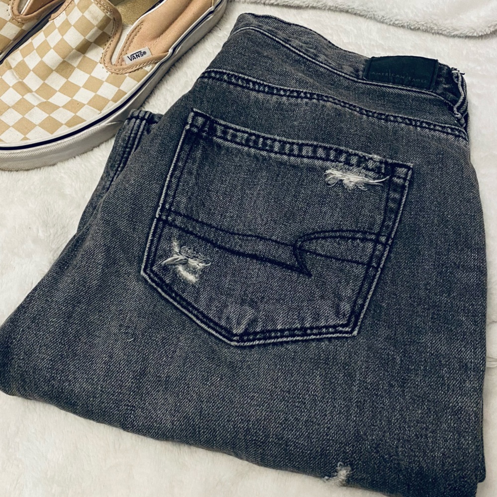 American Eagle Outfitters Black Denim Mom Jean Size 10 Regular ripped Jean